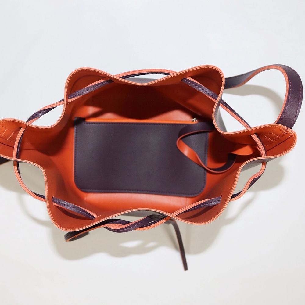 SOLD! ❤️ Bella Bucket Crossbody Bag with Clutch - Picture 7 of 7
